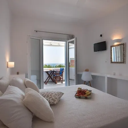 Flora & Agelos * Chrisi Akti (Paros)