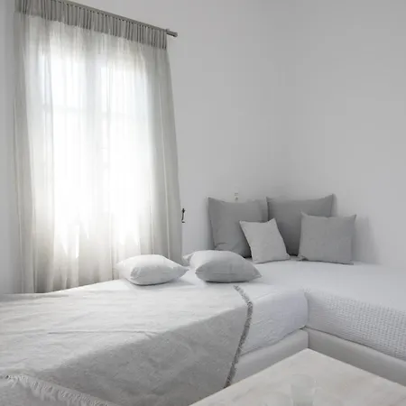 Flora & Agelos - Paros Apartmán *
