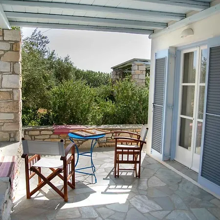 Daire Flora & Agelos Chrisi Akti (Paros)