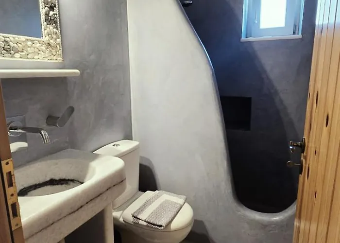 Flora & Agelos - Paros *