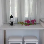 Flora & Agelos - Paros
