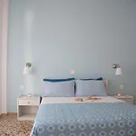 Flora & Agelos - Paros *