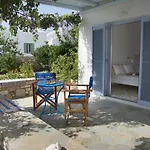 Flora & Agelos - Paros