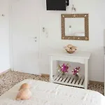 Flora & Agelos Studios * Chrisi Akti (Paros)
