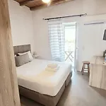 Flora & Agelos - Paros Lejlighed