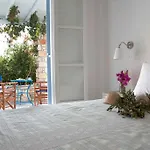 Flora & Agelos - Paros Lejlighed
