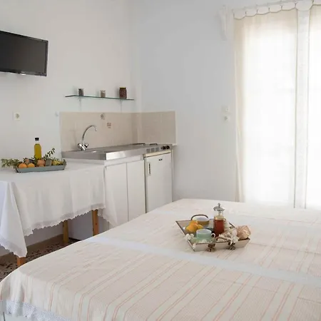 Flora & Agelos * Hriszí Aktí