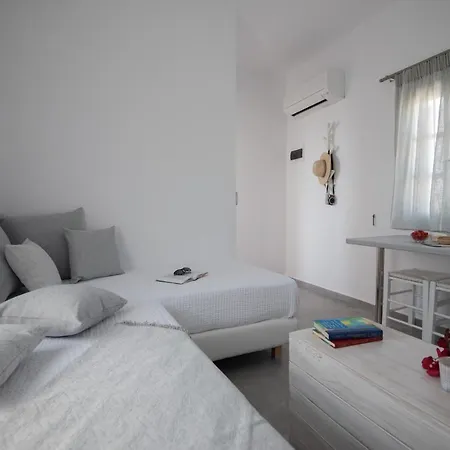 Flora & Agelos Hriszí Aktí