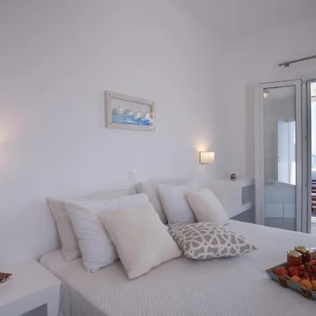 Flora & Agelos * Chrisi Akti (Paros)