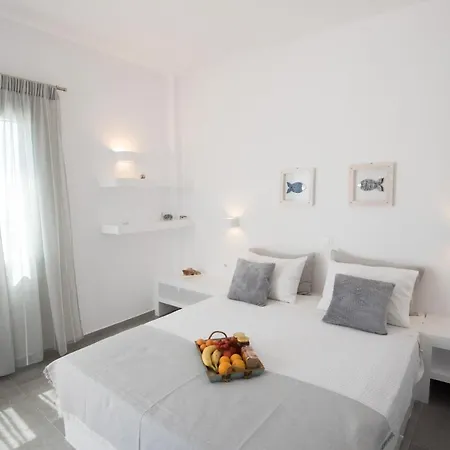 Flora & Agelos * Chrisi Akti (Paros)