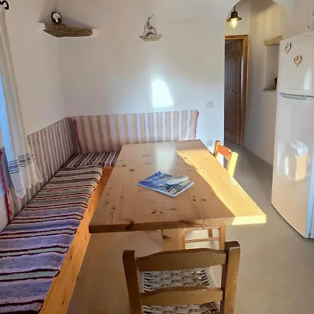 Flora & Agelos Studios Apartment