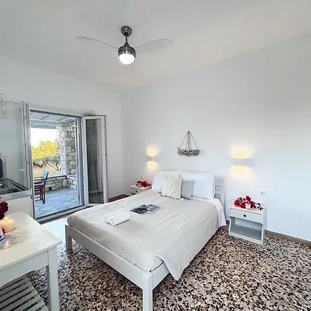 Flora & Agelos Studios Apartment *