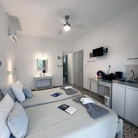 Flora & Agelos Studios Apartment *