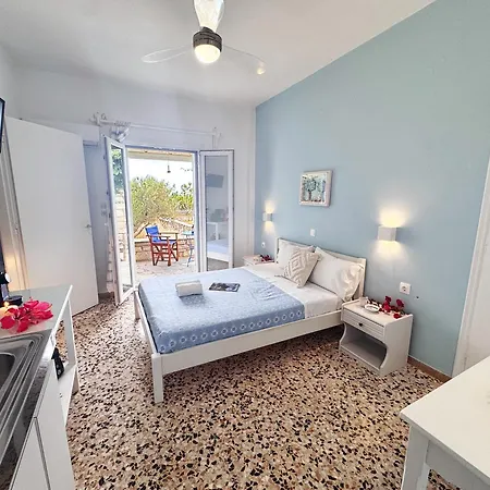 Flora & Agelos Studios * Chrisi Akti (Paros)