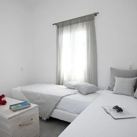 Flora & Agelos Studios * Chrisi Akti (Paros)