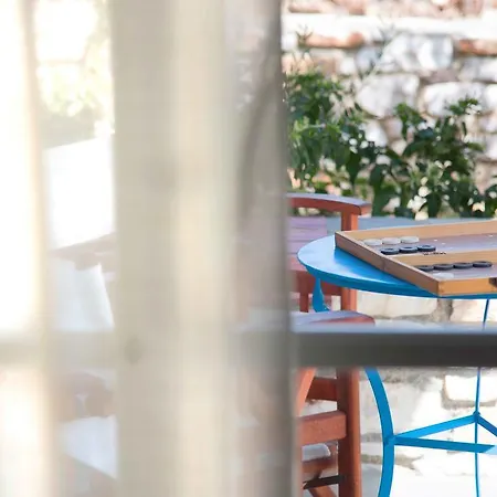 Flora & Agelos Hriszí Aktí